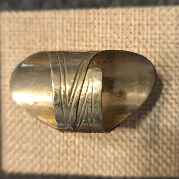 Amethyst Point Ring Set In Adjustable Etched Setting - Picture 3 of 4